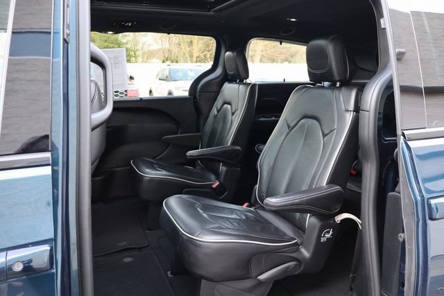 Used 2025 Chrysler Pacifica Limited FWD image 10