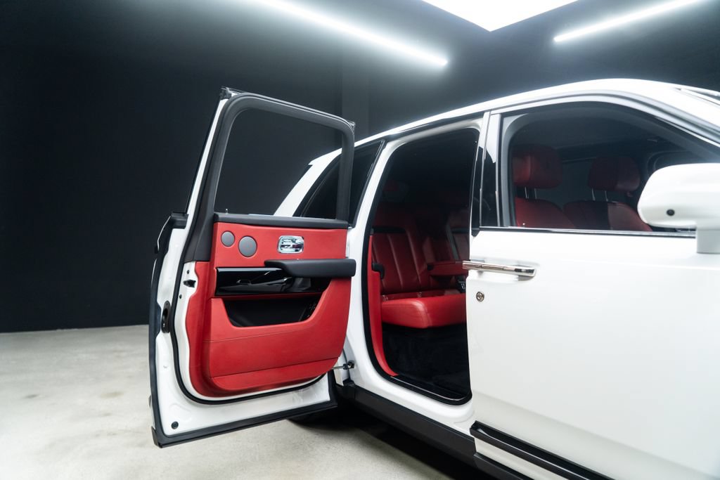 Used 2022 Rolls-Royce Cullinan AWD/4WD image 16