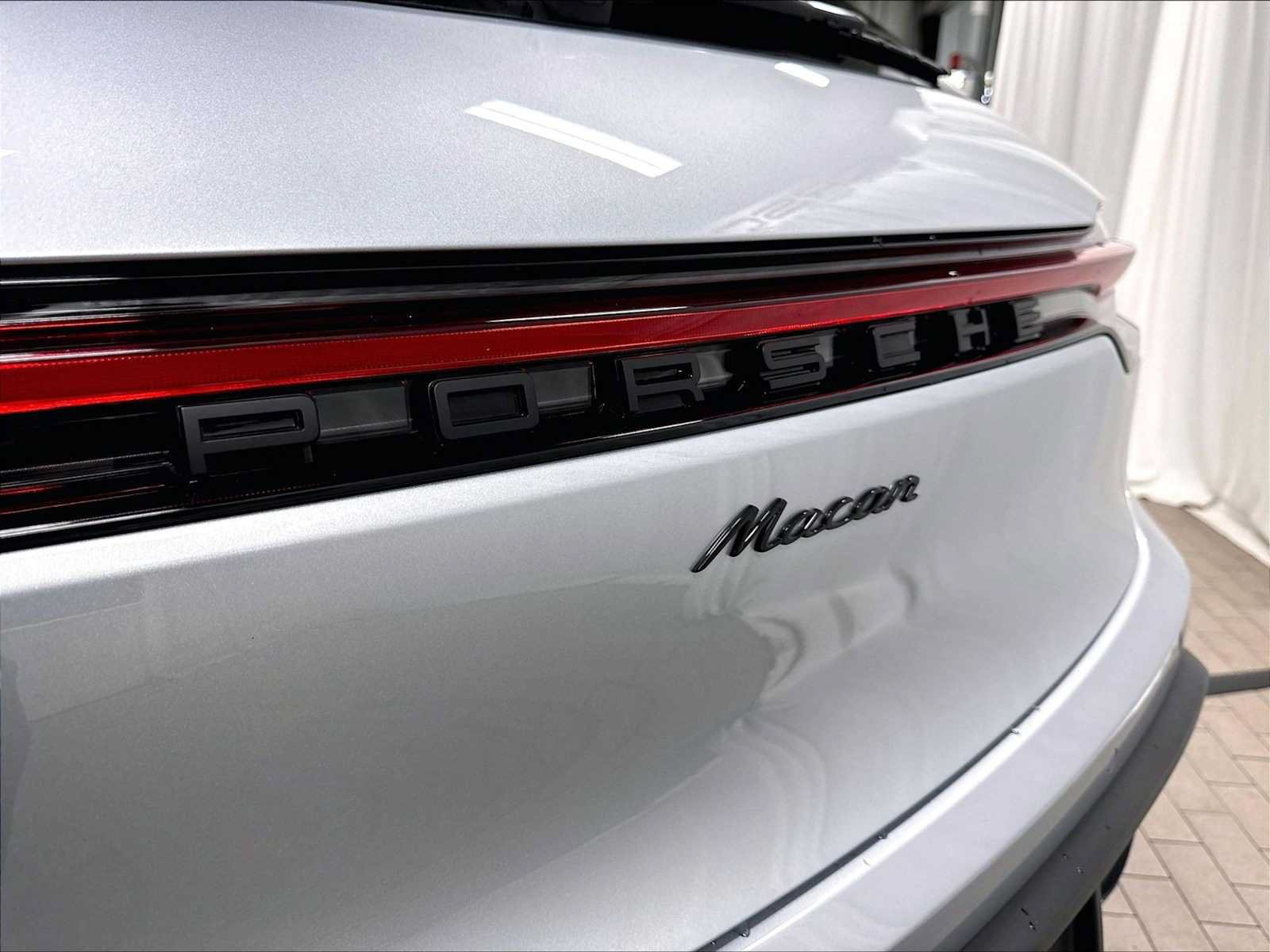 Used 2026 Porsche Macan AWD/4WD image 33