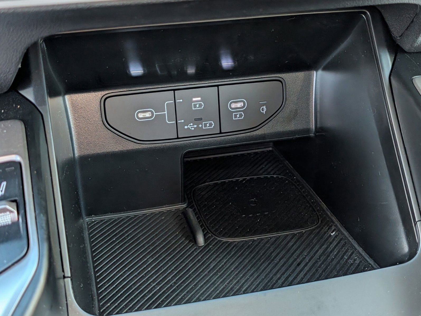 Used 2025 Kia Sorento S w/ Panoramic Sunroof Package image 10