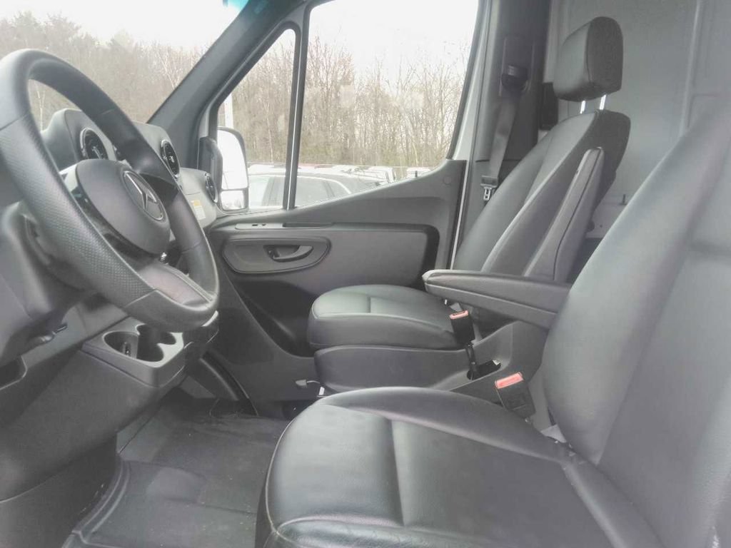 Used 2025 Mercedes-Benz Sprinter 2500 image 23
