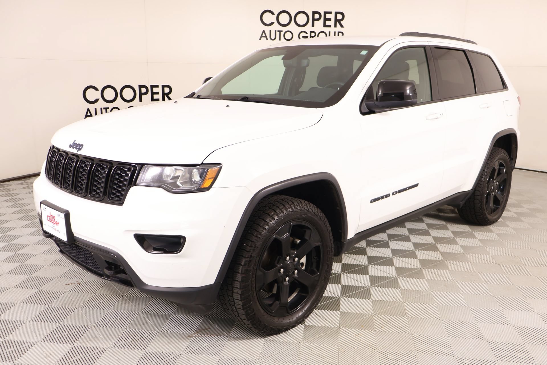 Used 2020 Jeep Grand Cherokee Laredo AWD/4WD image 11