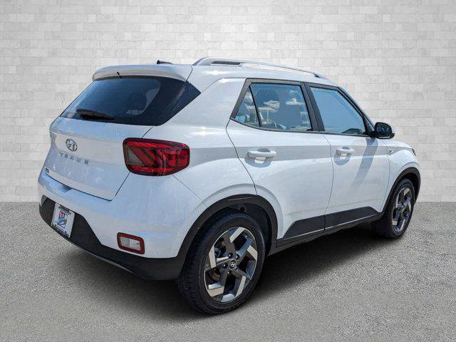 New 2025 Hyundai Venue SEL image 2