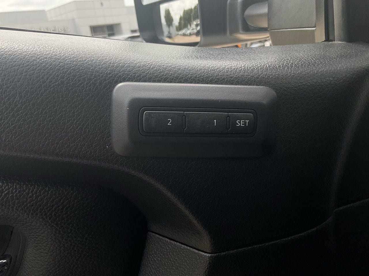 Used 2020 Nissan Titan SL w/ Moonroof Package RWD image 22