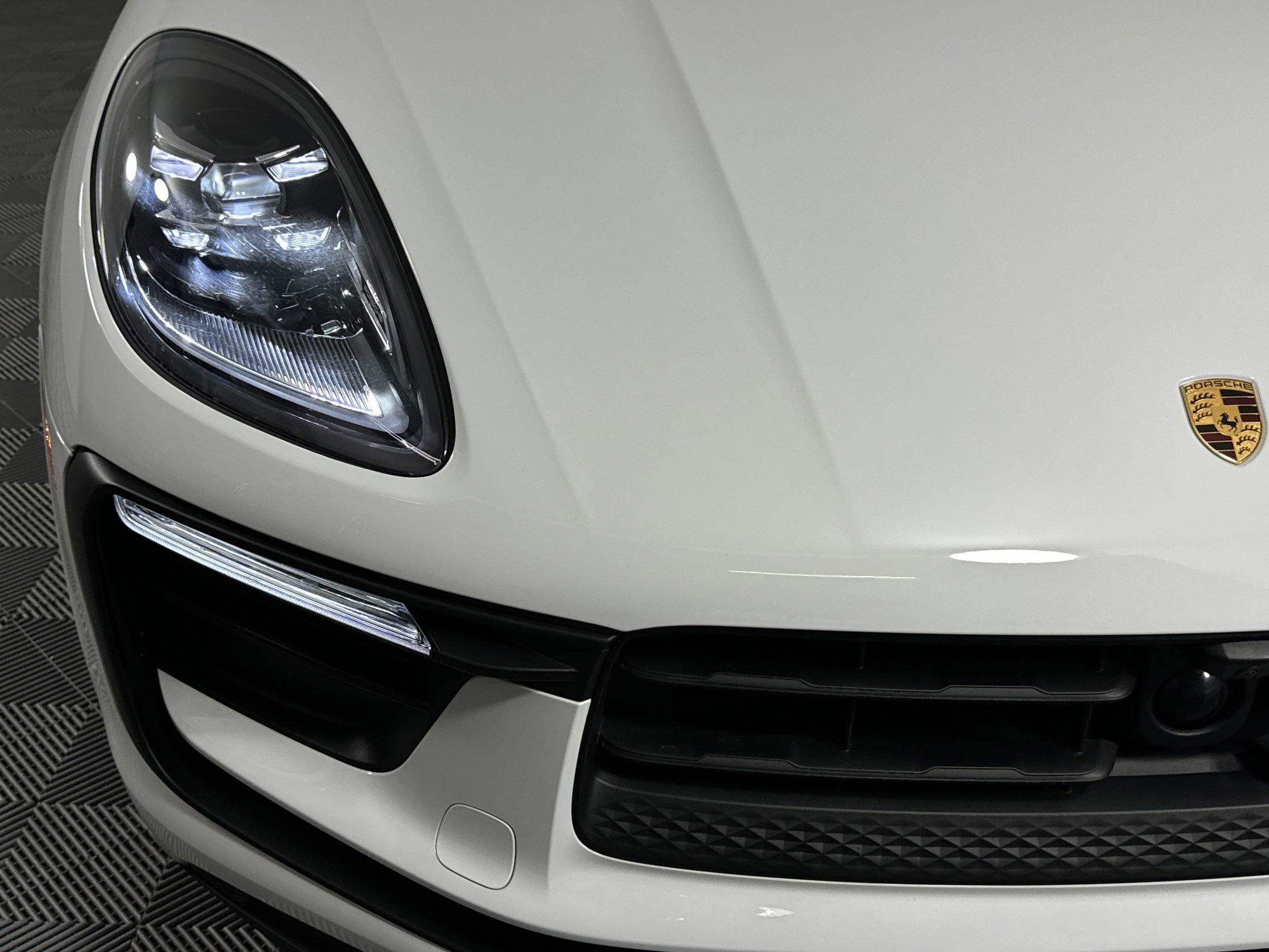 Certified 2025 Porsche Macan image 11