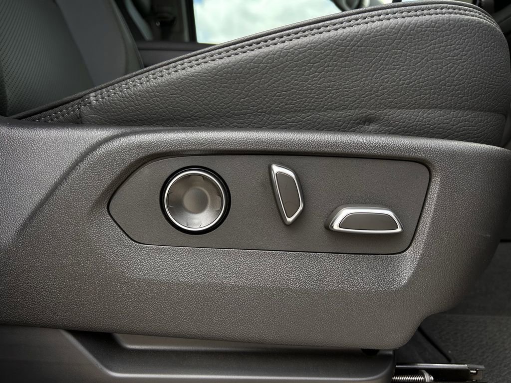 Used 2025 GMC Sierra 3500 Denali AWD/4WD image 30