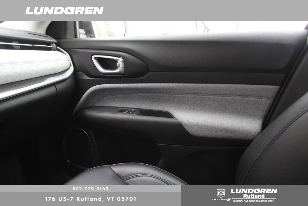 Used 2022 Jeep Compass Latitude w/ Convenience Group image 32
