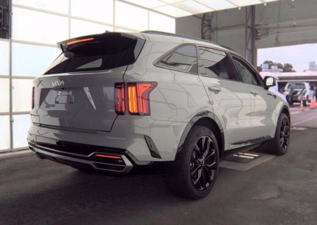 Certified 2023 Kia Sorento SX FWD image 4
