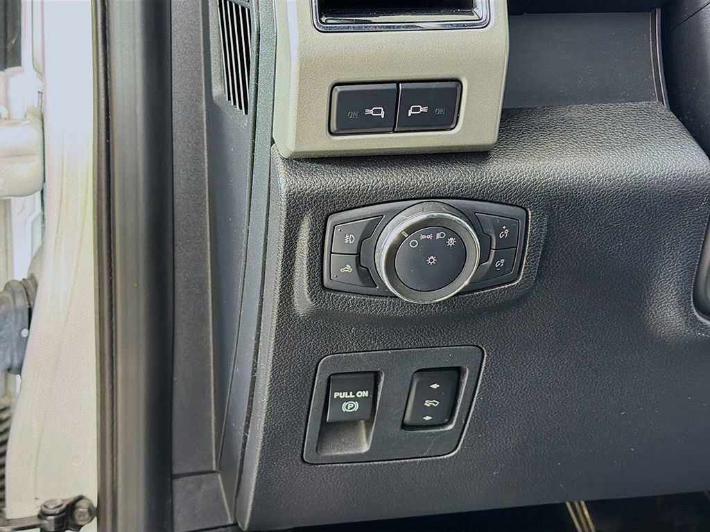 Used 2019 Ford F150 Lariat w/ Equipment Group 502A Luxury AWD/4WD image 29
