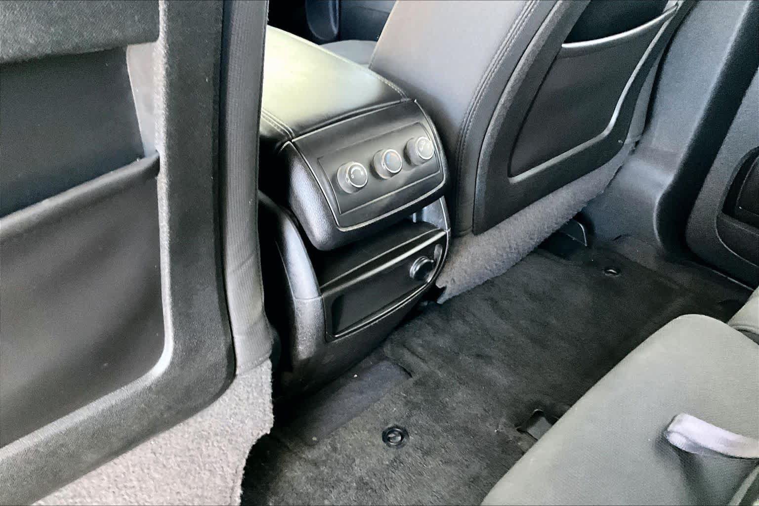 Used 2012 Chevrolet Traverse LT FWD image 32