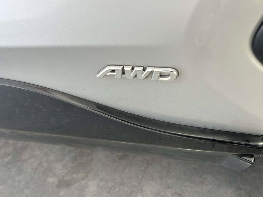 Used 2024 Toyota RAV4 XSE AWD/4WD image 9