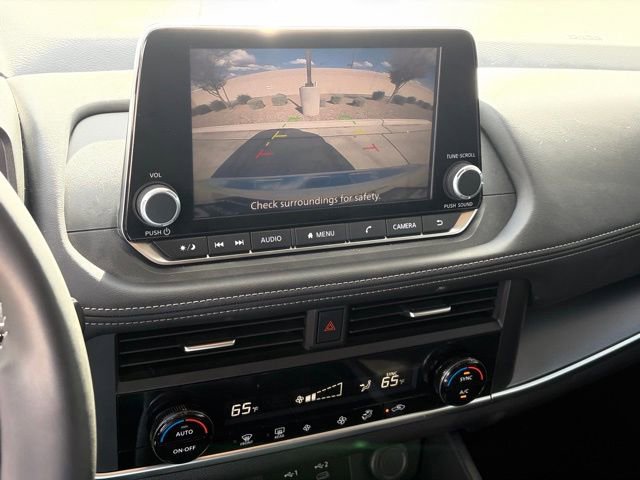 Used 2025 Nissan Rogue SV image 16