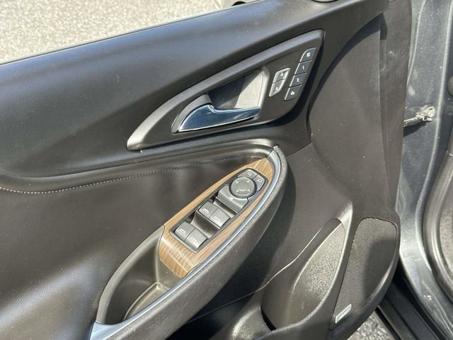 Used 2017 Chevrolet Malibu Premier w/ Premier Sun and Wheel Package image 17