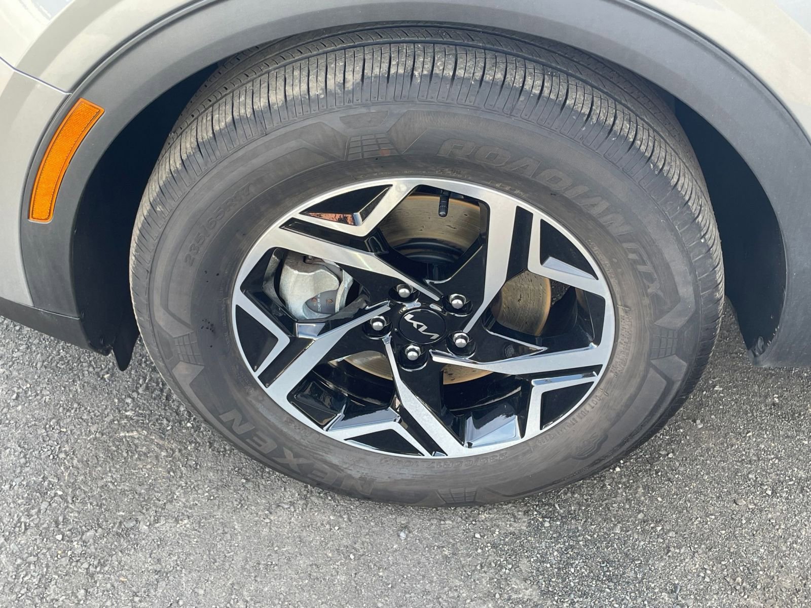 Used 2025 Kia Sportage LX image 29