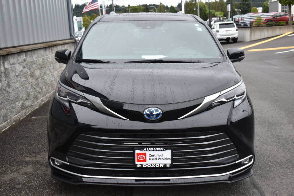 Certified 2025 Toyota Sienna Platinum AWD/4WD image 2