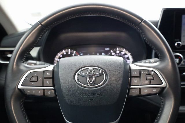 Used 2024 Toyota Highlander LE image 14