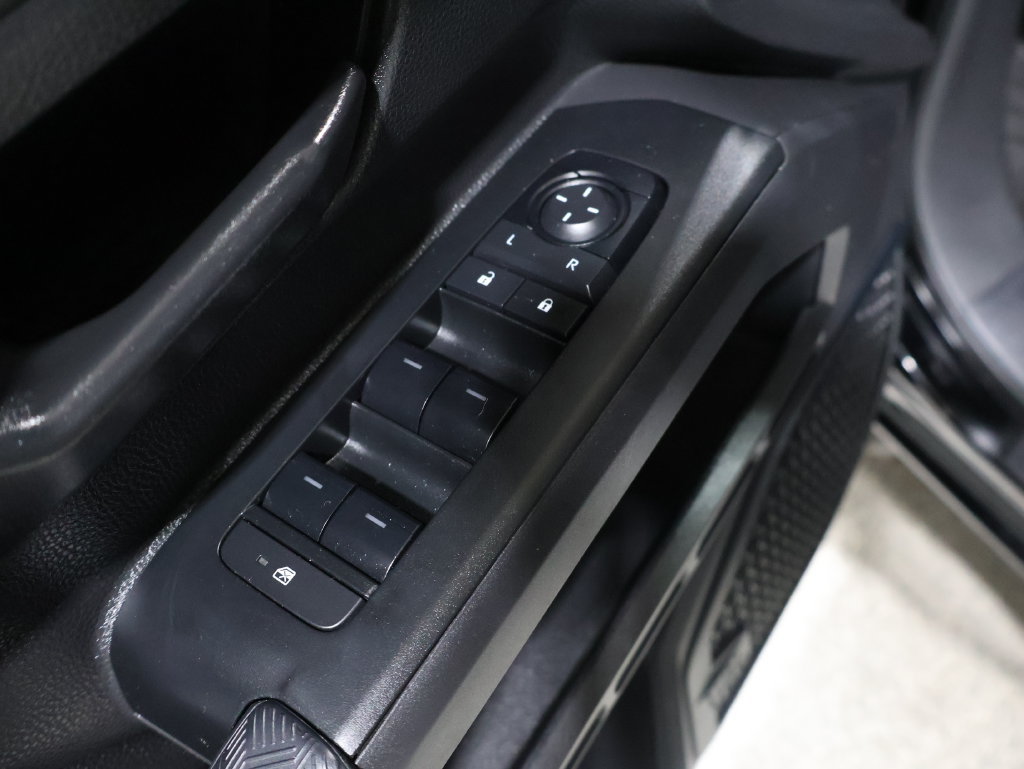 Used 2024 Toyota Tacoma SR5 AWD/4WD image 12