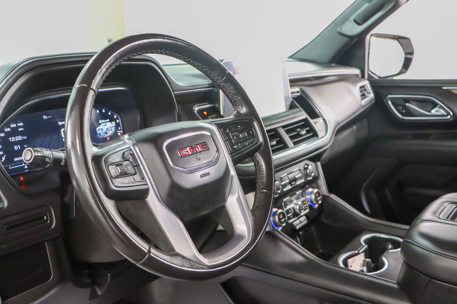 Used 2022 GMC Yukon XL SLE image 24