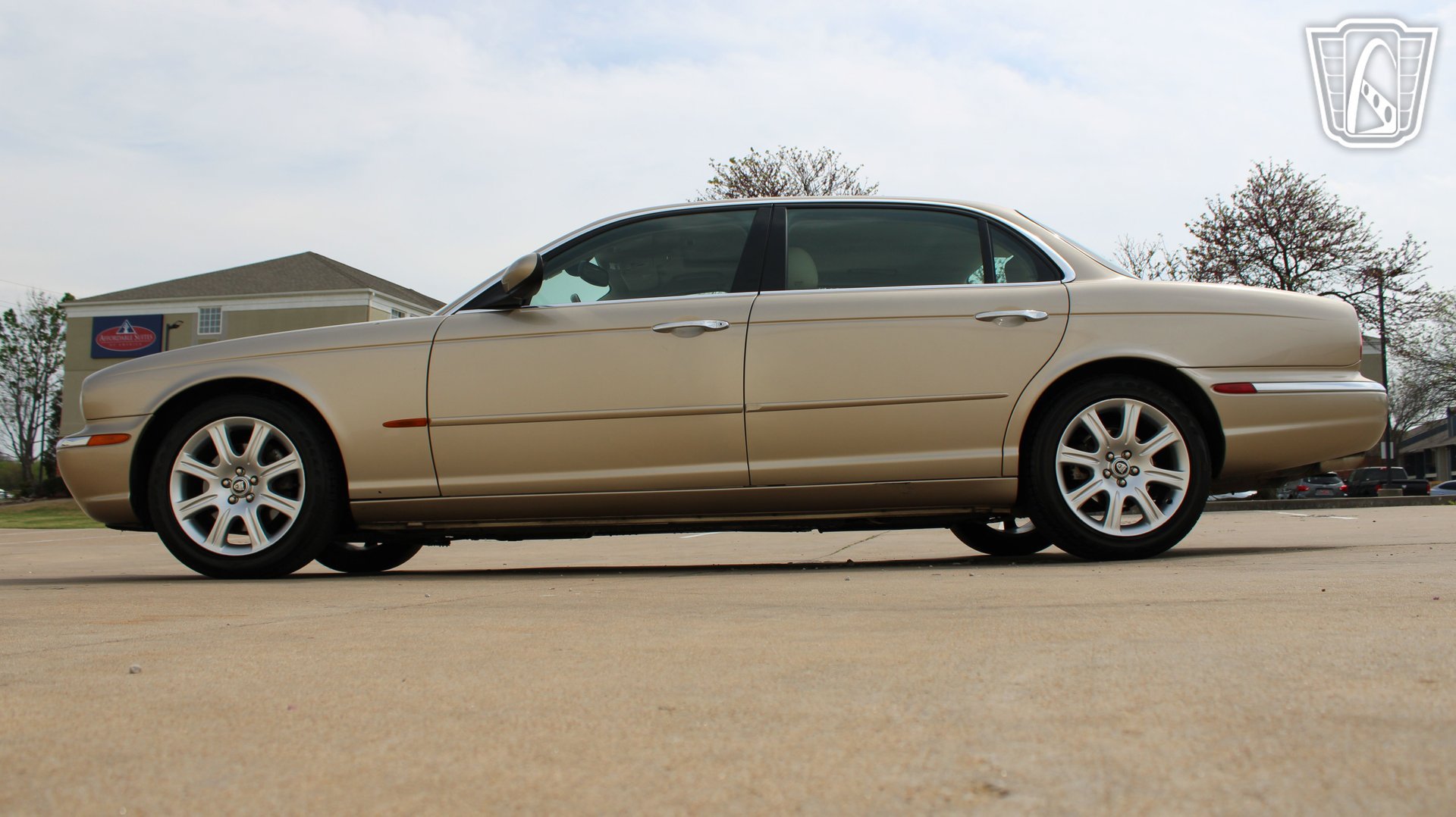 Used 2005 Jaguar XJ8 RWD image 3
