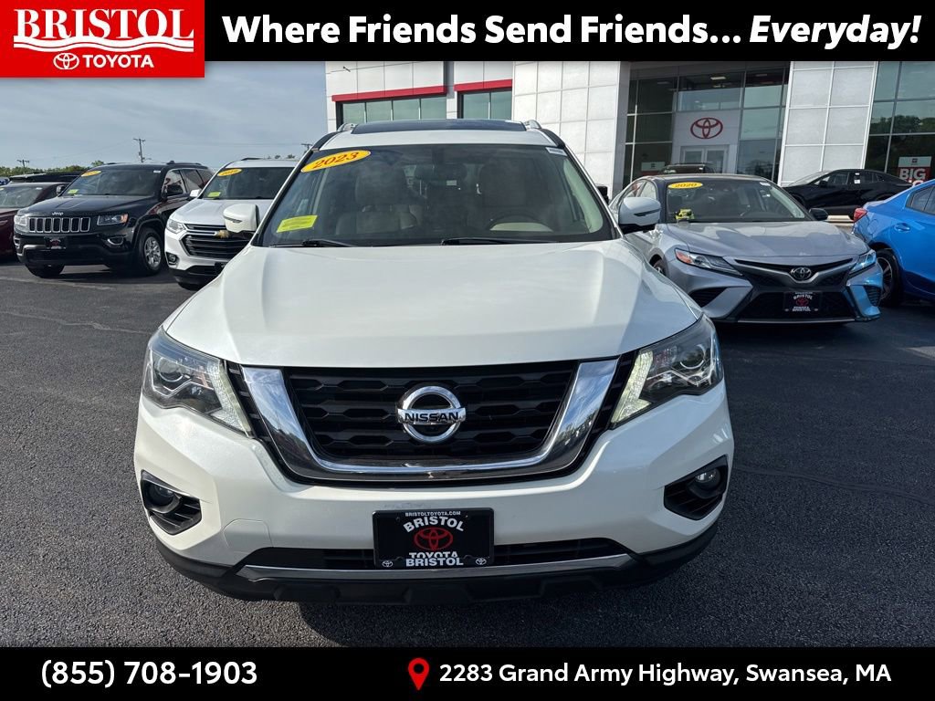 Used 2018 Nissan Pathfinder Platinum AWD/4WD image 3