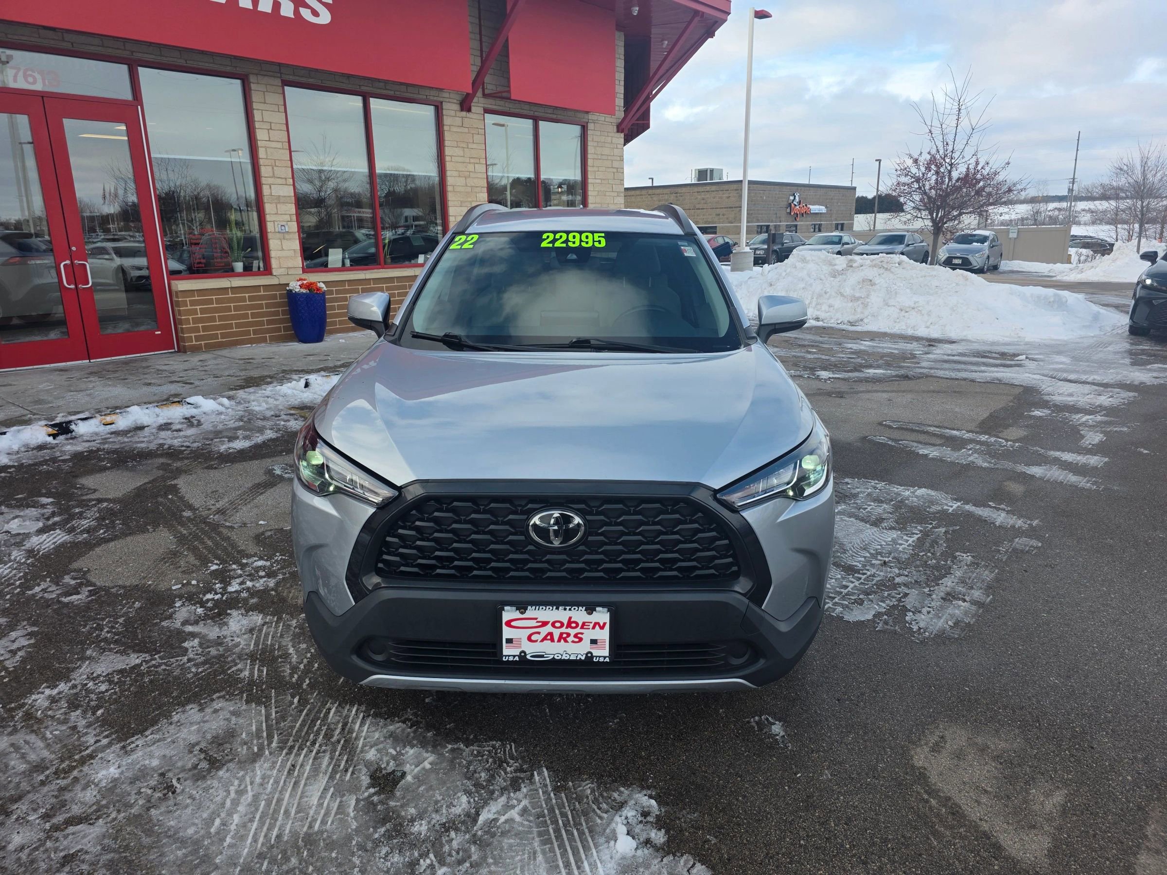 Used 2022 Toyota Corolla Cross LE image 2