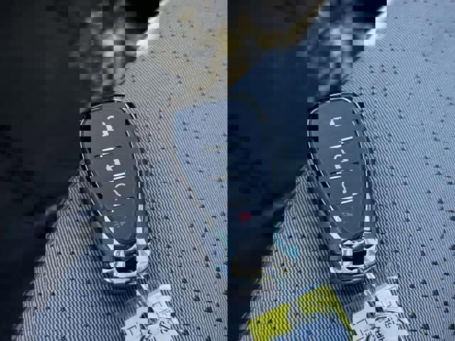 Used 2025 Chevrolet Trax LT FWD image 29