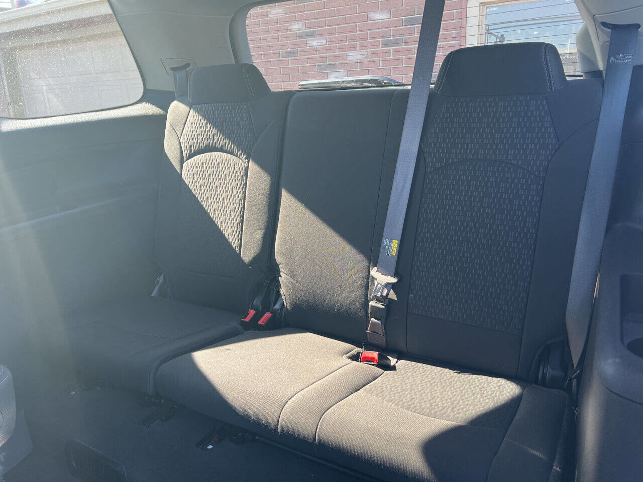 Used 2015 GMC Acadia SLE image 43