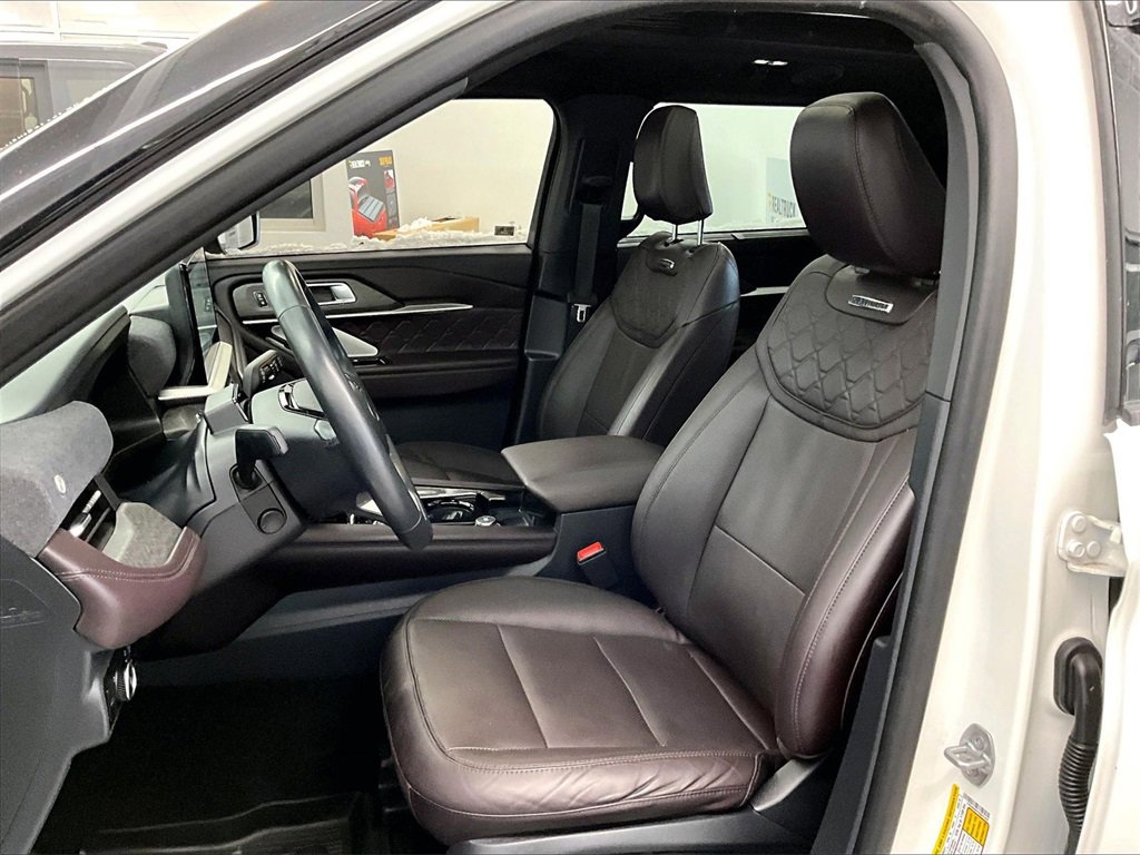 Used 2025 Ford Explorer Platinum w/ LUX Leather Package image 10