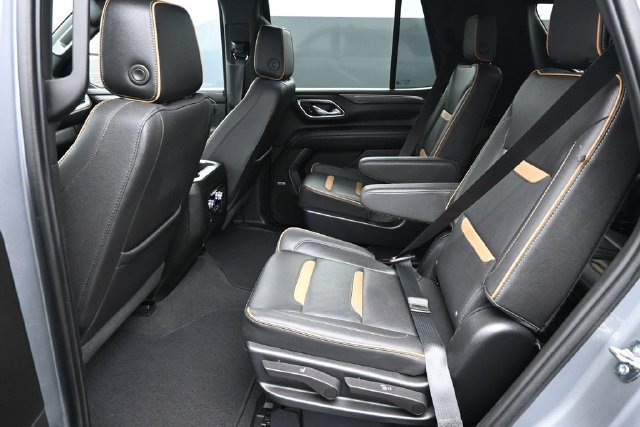 Used 2023 GMC Yukon AT4 w/ Technology Package AWD/4WD image 17