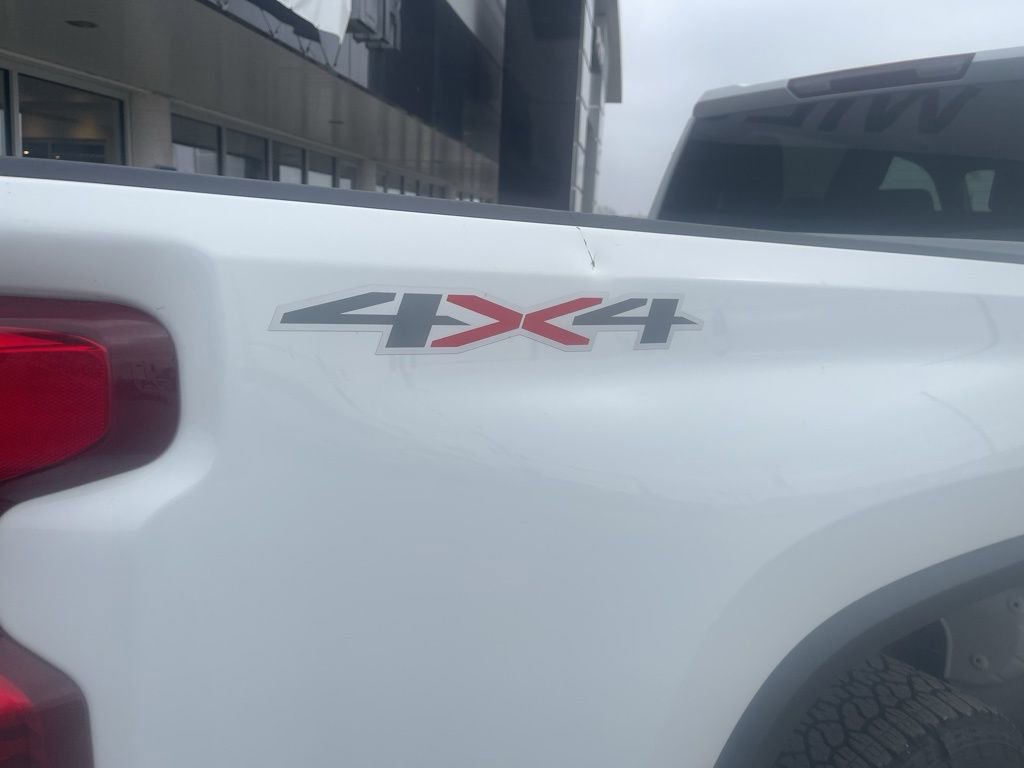 Used 2024 Chevrolet Silverado 2500 Custom w/ Custom Value Package image 9