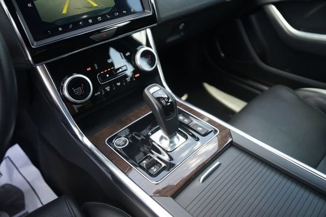 Used 2020 Jaguar XE S RWD image 29