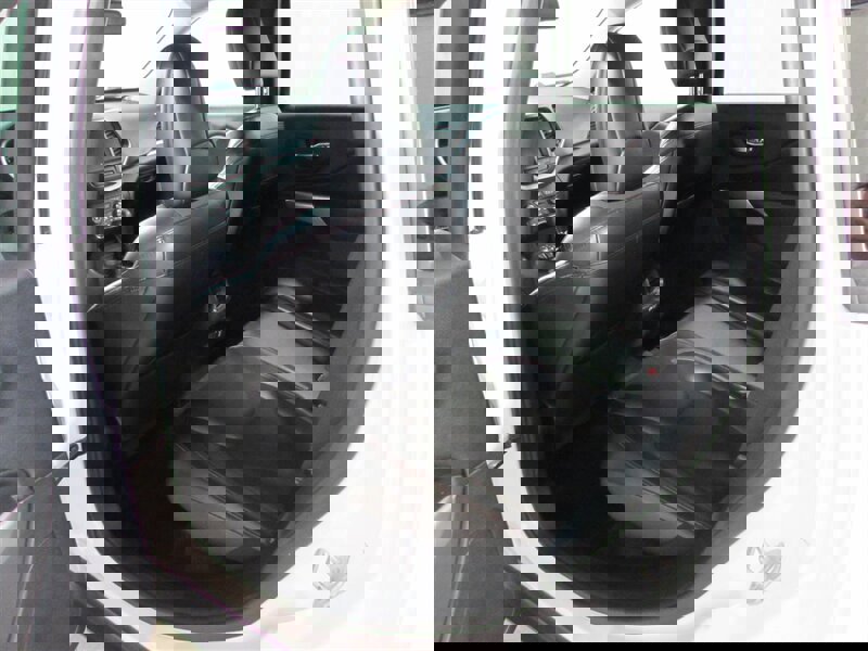 Used 2018 Jeep Cherokee Trailhawk image 25