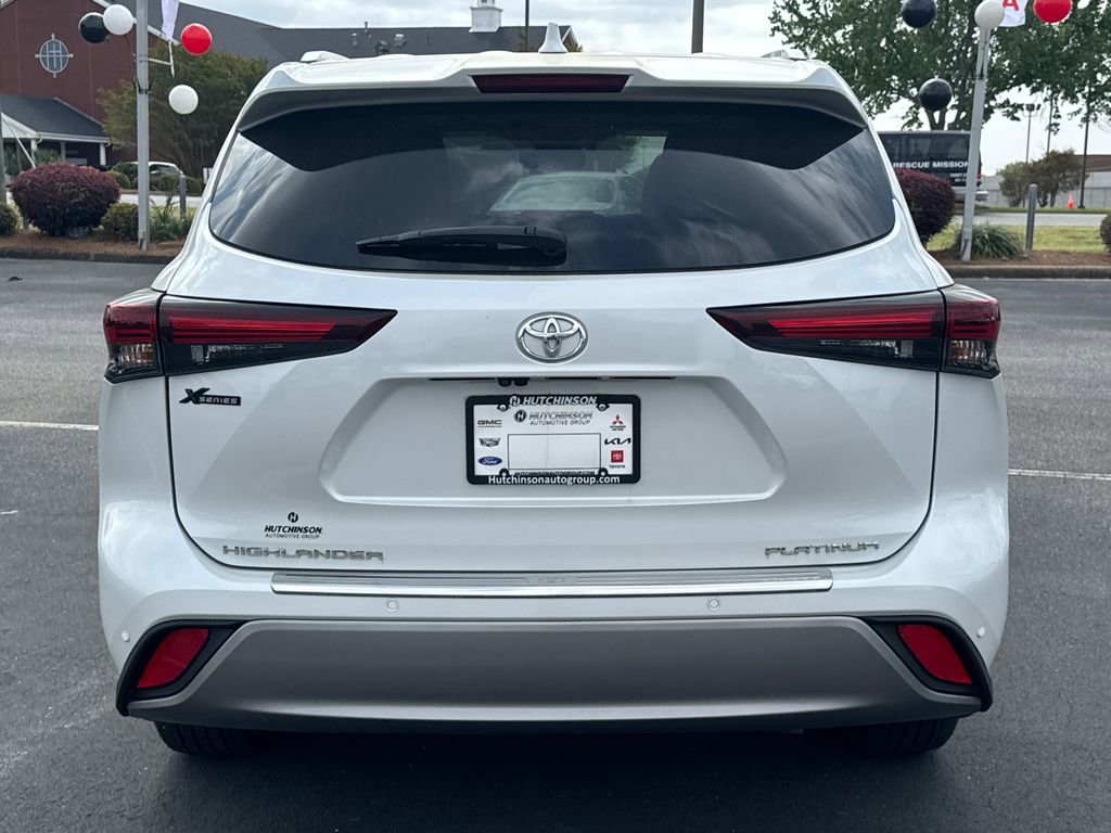 Used 2024 Toyota Highlander Platinum image 4
