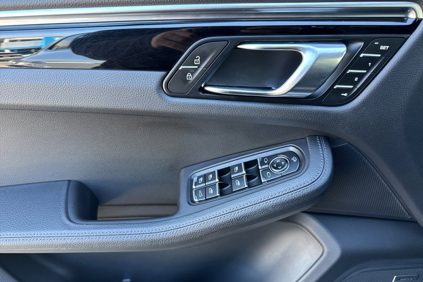 Used 2024 Porsche Macan image 10