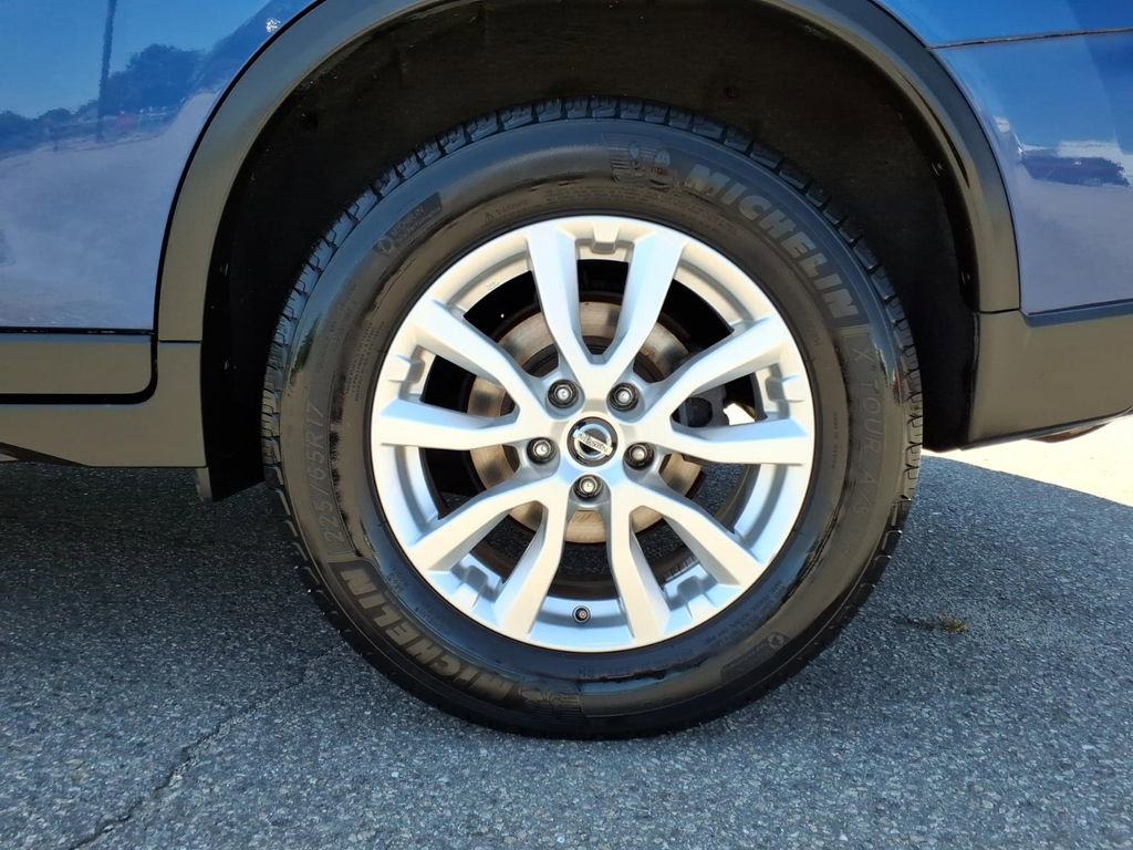 Used 2017 Nissan Rogue SV w/ SV Premium Package AWD/4WD image 23