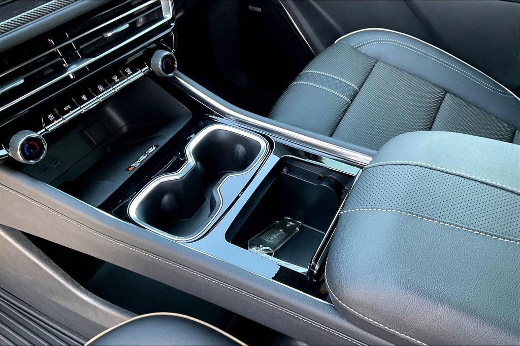 New 2026 Chevrolet Traverse High Country image 8