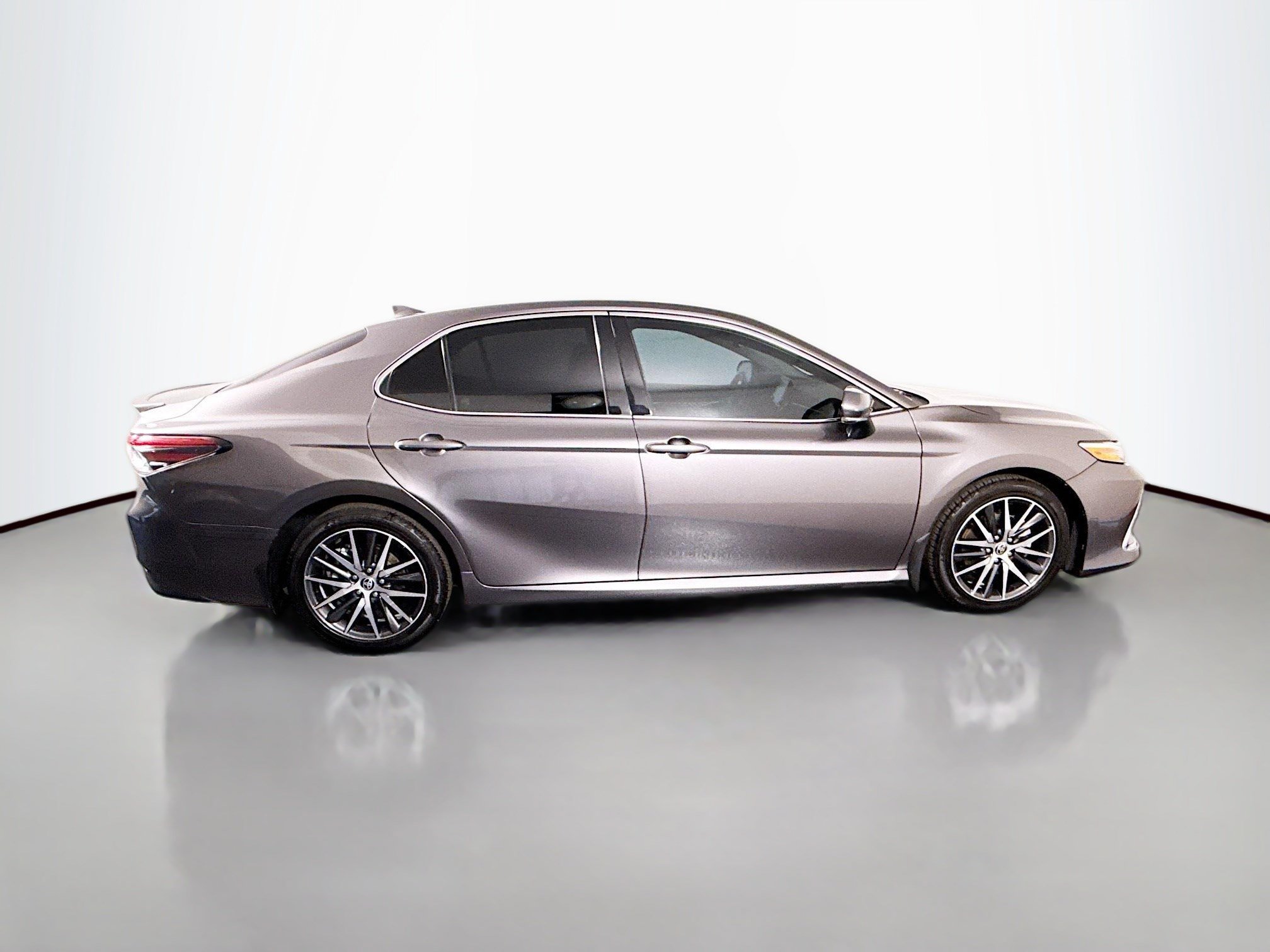 Used 2022 Toyota Camry XLE FWD image 11