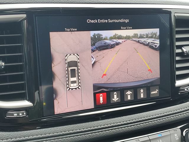 New 2027 Chrysler Pacifica Limited w/ Family Tech Group AWD/4WD image 27