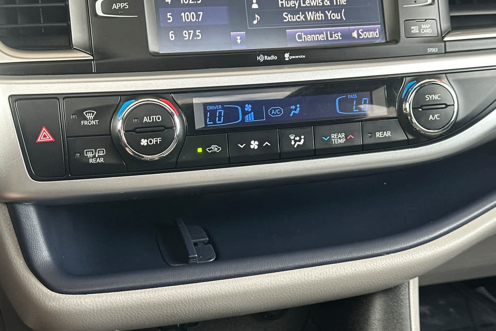 Used 2015 Toyota Highlander XLE AWD/4WD image 22
