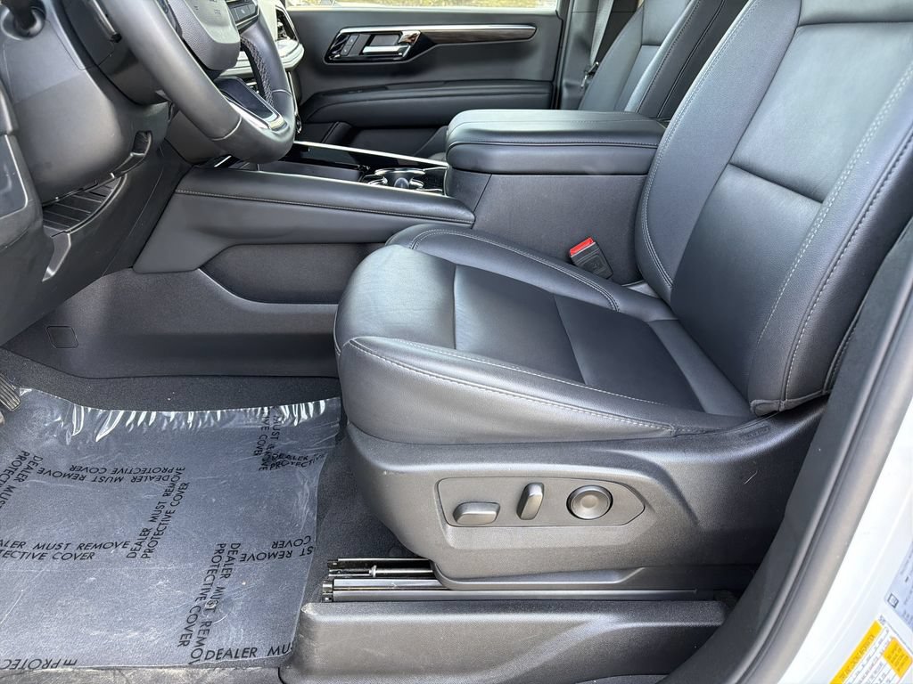Used 2025 Chevrolet Tahoe Z71 AWD/4WD image 15