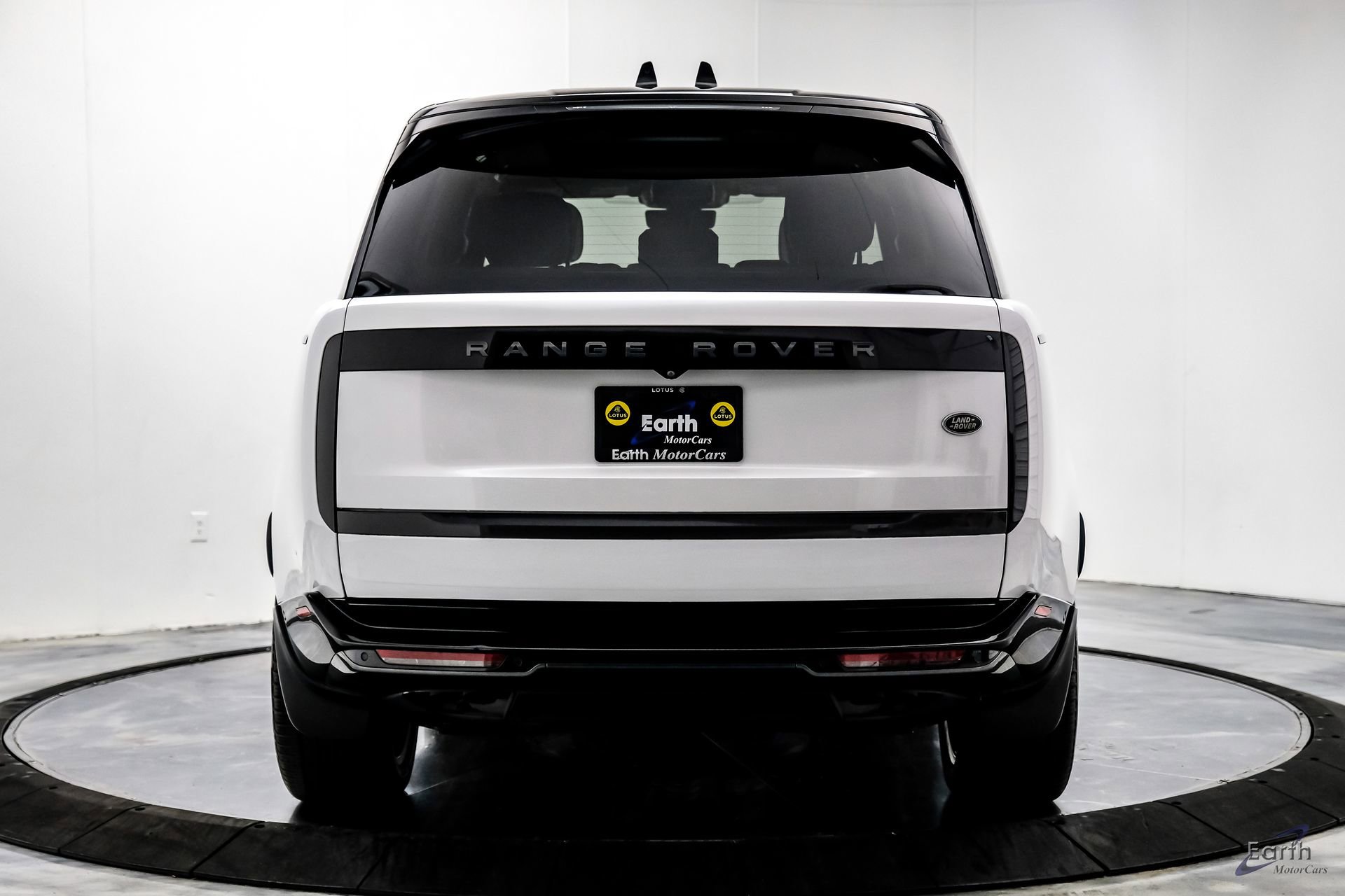 Used 2023 Land Rover Range Rover SE image 12