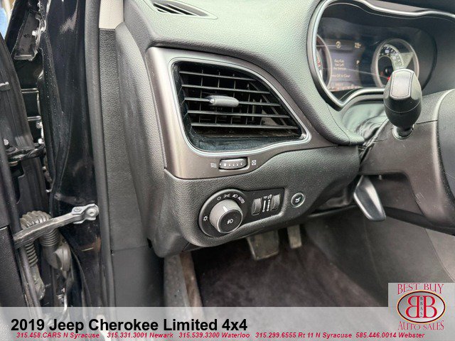 Used 2019 Jeep Cherokee Limited AWD/4WD image 23