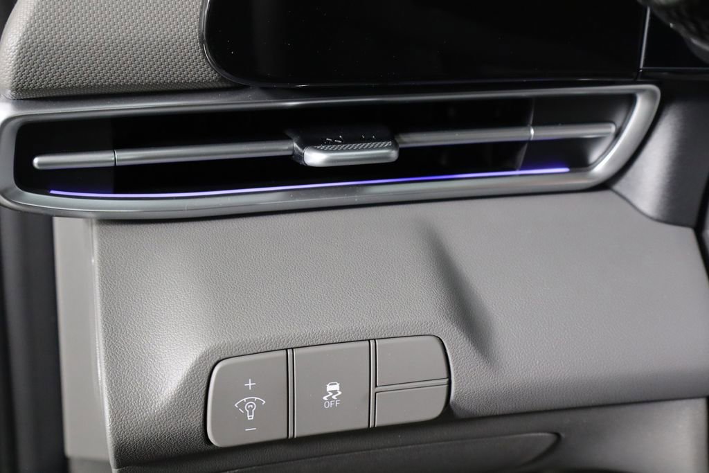 Used 2025 Hyundai Elantra SEL image 23