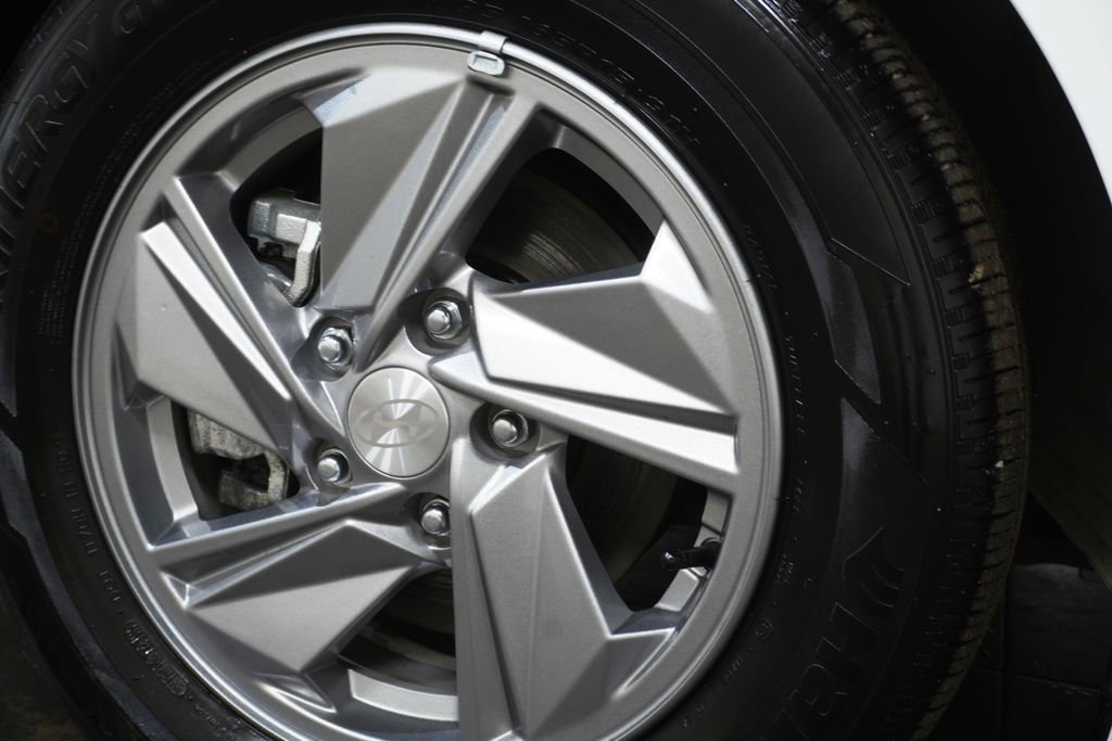 Certified 2025 Hyundai Elantra SE image 10