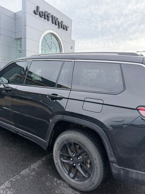 Used 2023 Jeep Grand Cherokee L Laredo w/ Luxury Tech Group I AWD/4WD image 8