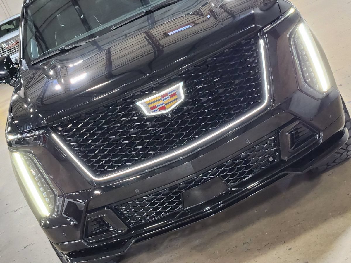 Used 2025 Cadillac Escalade ESV V AWD/4WD image 19