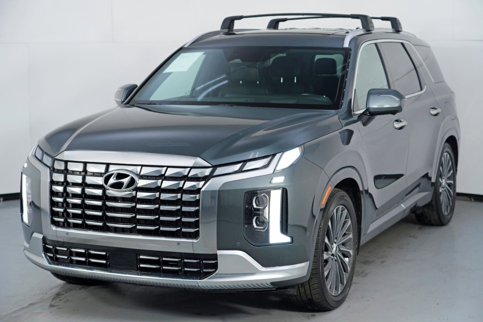 Used 2023 Hyundai Palisade Calligraphy image 49
