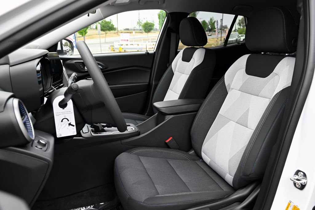 New 2026 Chevrolet Trax LS w/ LS Convenience Package FWD image 14