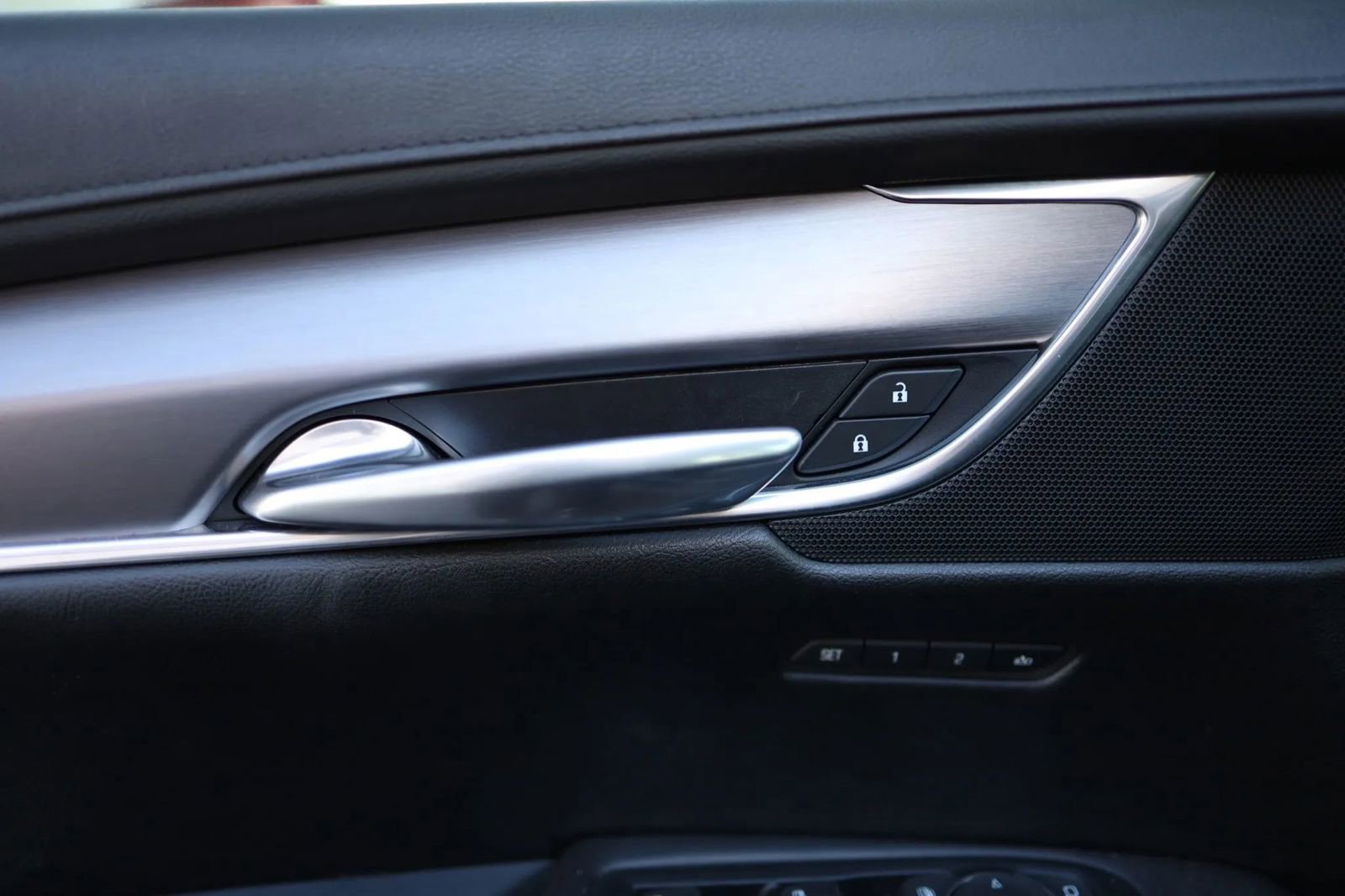 Used 2017 Cadillac XT5 Luxury w/ Driver Awareness Package AWD/4WD image 11