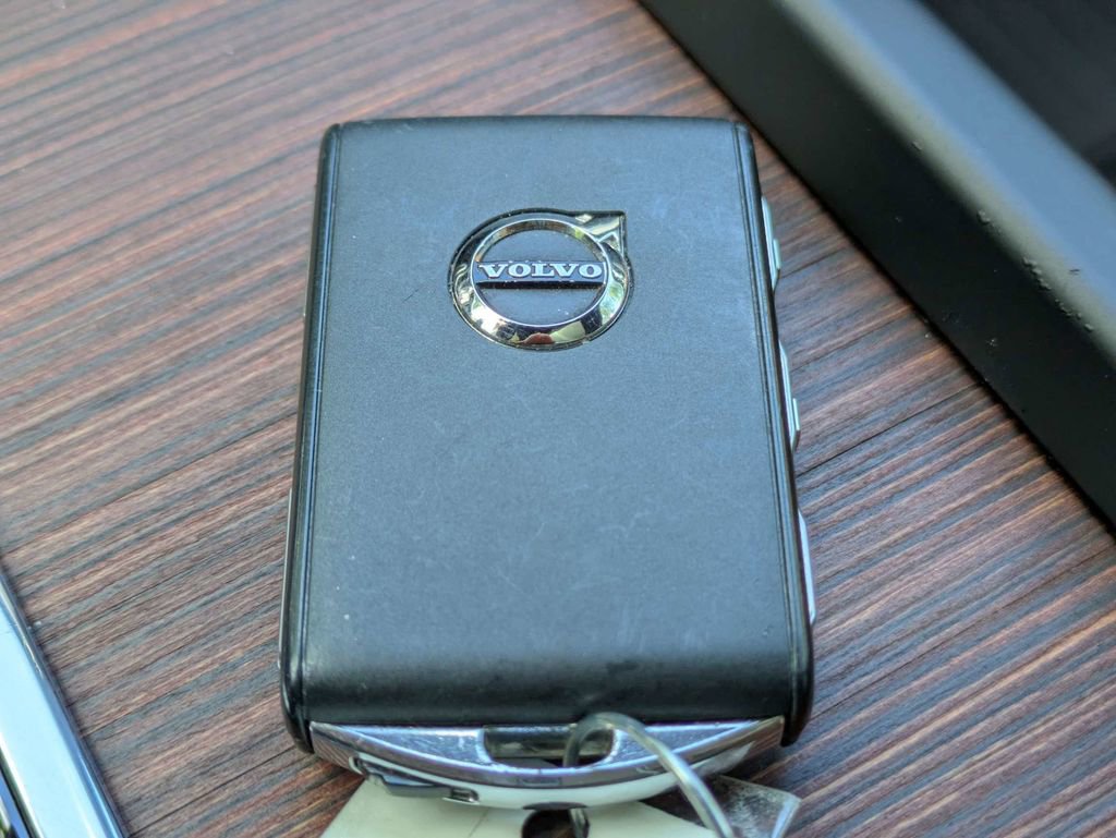 Used 2023 Volvo XC60 B5 Ultimate w/ Protection Package Premier AWD/4WD image 42